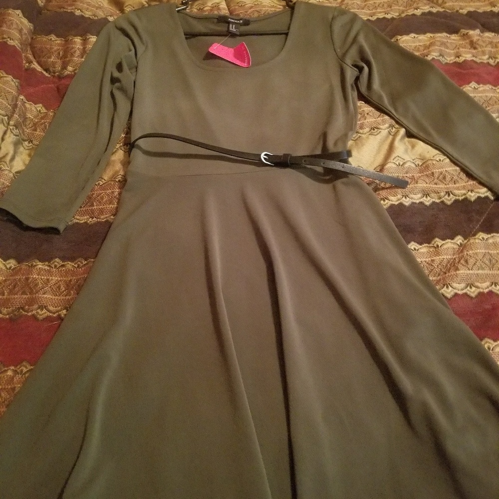 Medium forest green forever 21 dress NWT